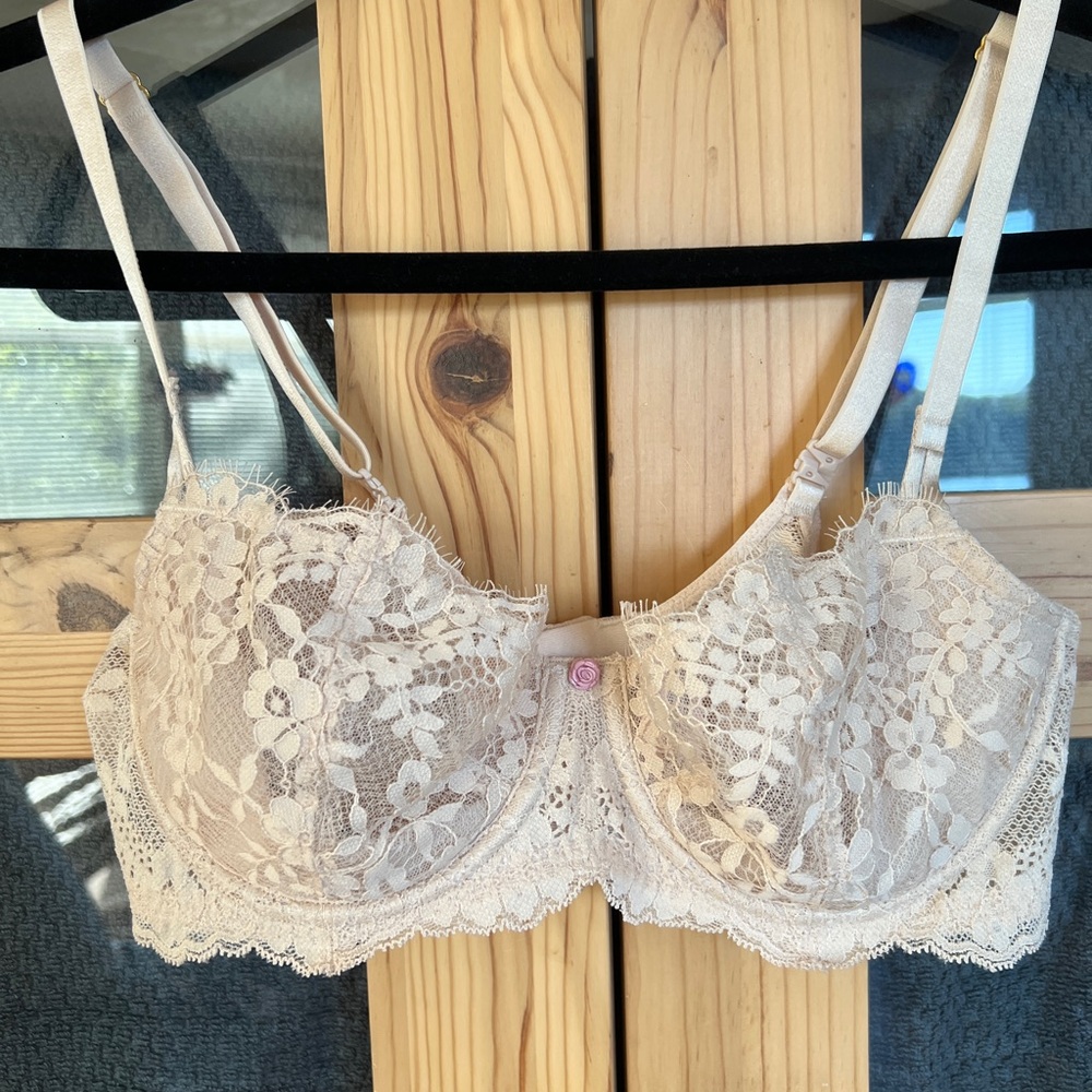 Victoria's Secret Cream Lace Bra with Adjustable Straps
